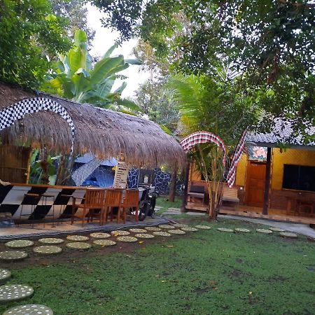 Penginapan Sedap Malam Lovina Eksteriør billede